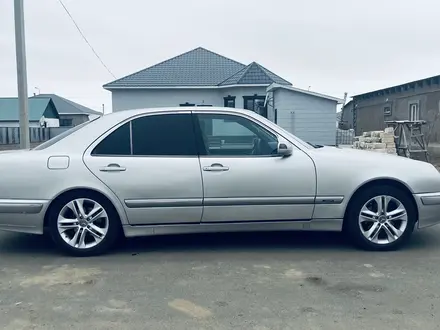 Mercedes-Benz E 320 2000 года за 4 350 000 тг. в Атырау – фото 5