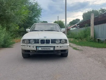 BMW 525 1992 года за 1 000 000 тг. в Алматы – фото 2