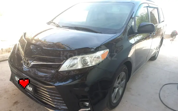 Toyota Sienna 2015 года за 16 000 000 тг. в Актау