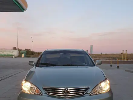 Toyota Camry 2005 года за 3 600 000 тг. в Актобе – фото 4