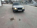 Mercedes-Benz E 260 1989 годаfor800 000 тг. в Актау