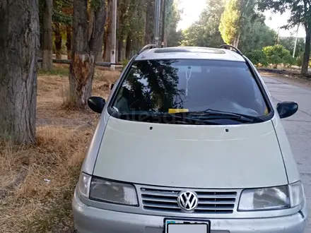 Volkswagen Sharan 1996 года за 1 800 000 тг. в Тараз