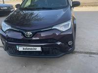 Toyota RAV4 2017 годаfor12 400 000 тг. в Шымкент