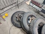 Резину на Китаиц 7.00 р16 треанжел 6 балонов.2 диска на фотон за 80 000 тг. в Караганда – фото 3