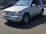 Mercedes-Benz ML 270 2001 года за 2 500 000 тг. в Тараз – фото 2