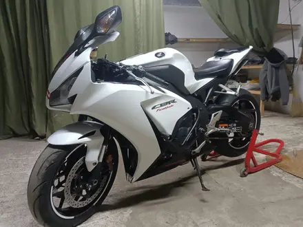 Honda  CBR 1000 RR/RA Fireblade 2014 года за 5 500 000 тг. в Караганда – фото 2