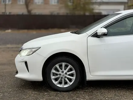 Toyota Camry 2014 года за 8 900 000 тг. в Атырау – фото 20