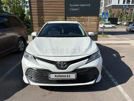 Toyota Camry 2021 года за 10 800 000 тг. в Астана