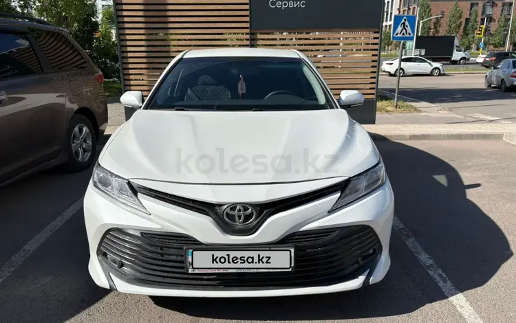 Toyota Camry 2021 года за 10 800 000 тг. в Астана