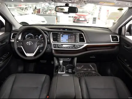 Toyota Highlander 2015 года за 17 000 000 тг. в Астана – фото 2