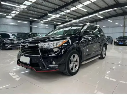 Toyota Highlander 2015 года за 17 000 000 тг. в Астана