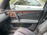 Mercedes-Benz E 320 1996 года за 3 100 000 тг. в Караганда – фото 4