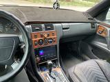 Mercedes-Benz E 320 1996 года за 3 100 000 тг. в Караганда – фото 3