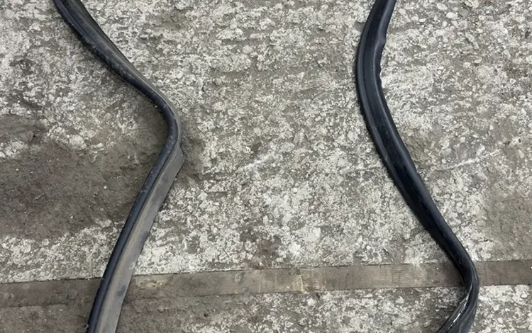 Уплотнитель багажника Мерседес 221 за 20 000 тг. в Караганда