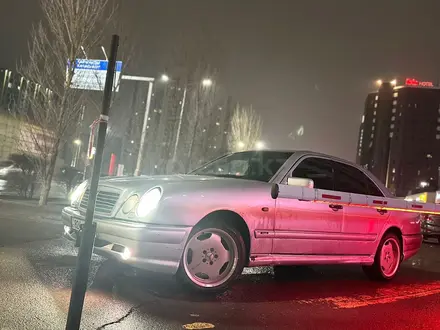 Mercedes-Benz E 320 1999 года за 3 700 000 тг. в Астана – фото 4