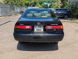Toyota Camry 1998 года за 3 500 000 тг. в Алматы – фото 2