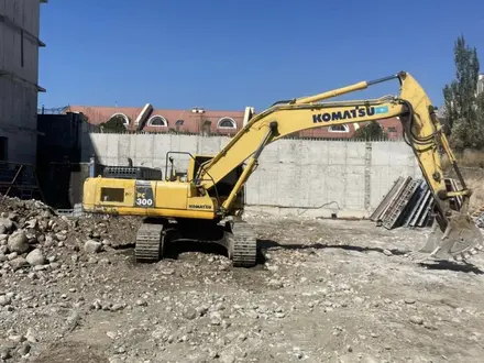 Komatsu  PC300 2015 года за 27 000 000 тг. в Алматы