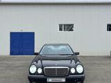 Mercedes-Benz E 280 1998 годаfor3 800 000 тг. в Атырау – фото 2