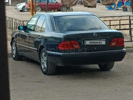 Mercedes-Benz E 200 1999 года за 1 900 000 тг. в Балхаш