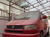 Volkswagen Caravelle 1997 года за 7 500 000 тг. в Караганда