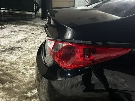 Hyundai Sonata 2011 года за 3 950 000 тг. в Уральск – фото 2