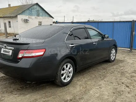 Toyota Camry 2010 года за 5 500 000 тг. в Атырау – фото 3