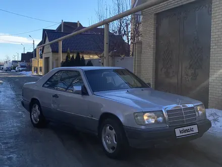 Mercedes-Benz E 200 1992 года за 1 570 000 тг. в Костанай – фото 5