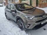 Toyota RAV4 2015 года за 9 600 000 тг. в Караганда