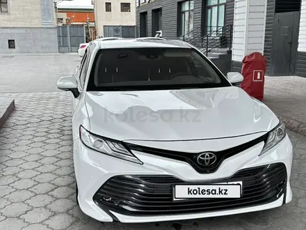 Toyota Camry 2018 года за 16 500 000 тг. в Актау – фото 2