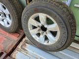 Комплект новых оригинал. Колес для Тойота Прадо150. Новые диски + новые шин за 480 000 тг. в Актобе – фото 2