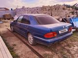 Mercedes-Benz E 240 1999 годаүшін1 000 000 тг. в Актобе – фото 3