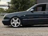 Mercedes-Benz E 320 1998 года за 2 700 000 тг. в Караганда – фото 5