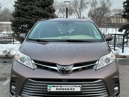 Toyota Sienna 2020 года за 17 200 000 тг. в Алматы