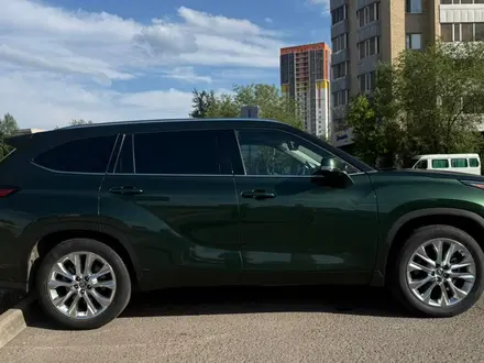 Toyota Highlander 2023 года за 24 000 000 тг. в Астана – фото 2