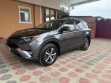 Toyota RAV4 2018 года за 9 500 000 тг. в Актау – фото 2