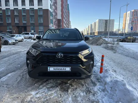 Toyota RAV4 2019 года за 13 900 000 тг. в Астана