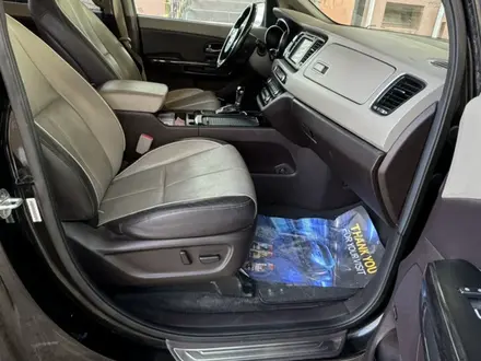 Kia Carnival 2015 года за 12 850 000 тг. в Шымкент – фото 11