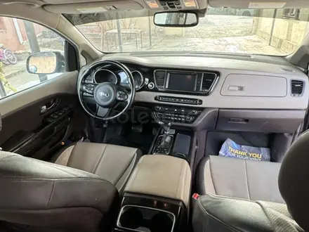 Kia Carnival 2015 года за 12 850 000 тг. в Шымкент – фото 7