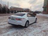 Toyota Camry 2021 годаfor14 700 000 тг. в Актобе – фото 3