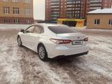 Toyota Camry 2021 годаfor14 700 000 тг. в Актобе – фото 4