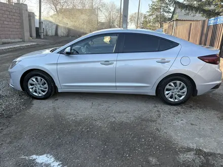 Hyundai Elantra 2019 года за 7 500 000 тг. в Караганда – фото 4