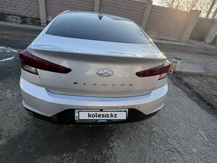 Hyundai Elantra 2019 года за 7 500 000 тг. в Караганда – фото 3