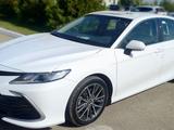 Toyota Camry 2023 года за 15 500 000 тг. в Актобе – фото 2