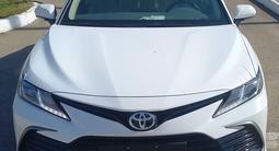 Toyota Camry 2023 года за 15 500 000 тг. в Актобе