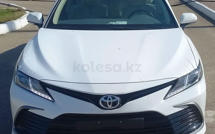 Toyota Camry 2023 года за 14 500 000 тг. в Актобе