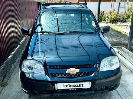 Chevrolet Niva 2016 года за 4 200 000 тг. в Атырау – фото 2