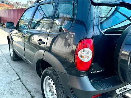 Chevrolet Niva 2016 года за 4 200 000 тг. в Атырау – фото 4