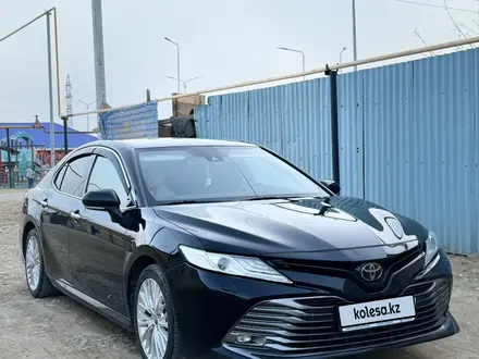 Toyota Camry 2019 года за 13 600 000 тг. в Атырау – фото 4
