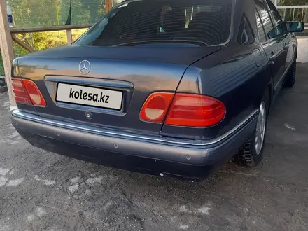 Mercedes-Benz E 230 1996 года за 2 300 000 тг. в Шиели – фото 2