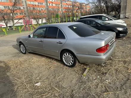 Mercedes-Benz E 280 1996 года за 2 600 000 тг. в Кызылорда – фото 3